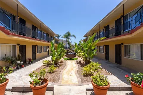 1327 Pacific Beach Dr, San Diego, CA 92109