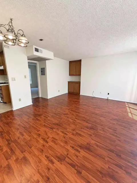 5408 Carpenter Ave, Los Angeles, CA 91607