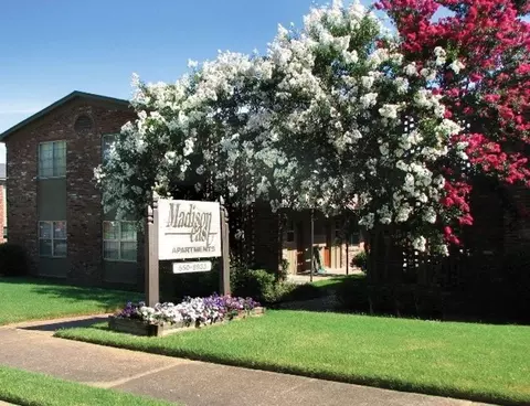 2780 Madison Ave, Memphis, TN 38111