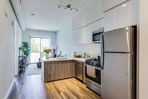 950 63rd St, Oakland, CA 94608