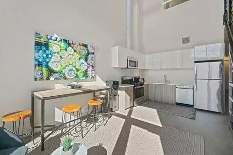 950 63rd St, Oakland, CA 94608