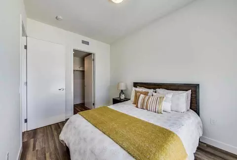950 63rd St, Oakland, CA 94608