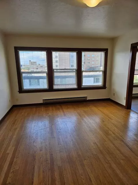16 Valley St, Seattle, WA 98109
