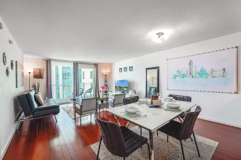 1 NW 12th St, Miami, FL 33136