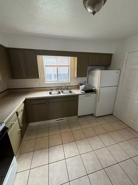 4503 Hudson Dr, Stow, OH 44224