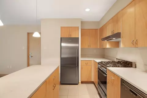 1570 Eustis St, Lauderdale, MN 55108