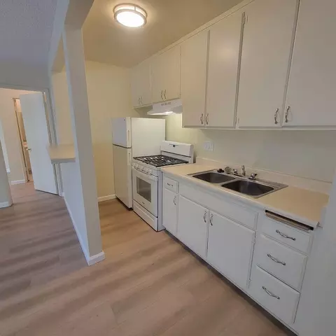 18429 Prairie St, Los Angeles, CA 91325