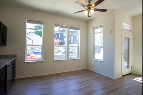 15 56075625 E Burnside St 15 Ne 57th Ave, Portland, OR 97215