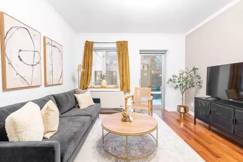 W 20th St, New York, NY 10011