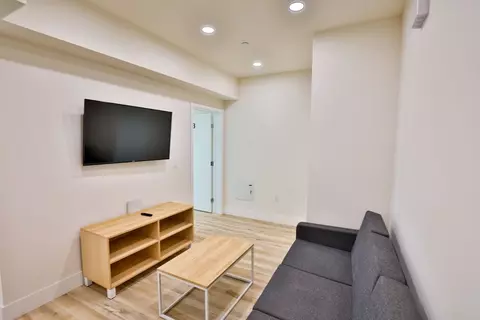 1421 W Adams Blvd, Los Angeles, CA 90007
