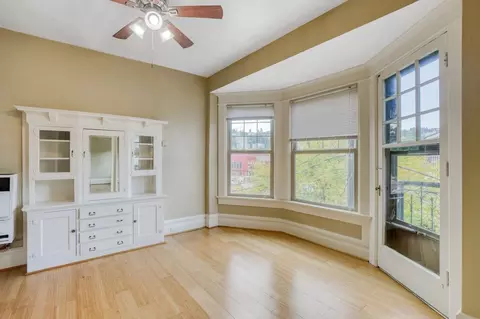 924 SW 16th Ave, Portland, OR 97205