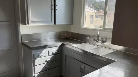 2421 Silver Lake Blvd, Los Angeles, CA 90039