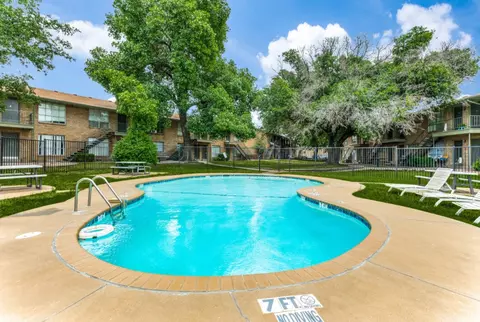 410 N International Rd, Garland, TX 75042