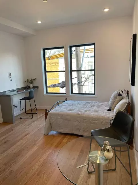 52 Washington Ave, Chelsea, MA 02150