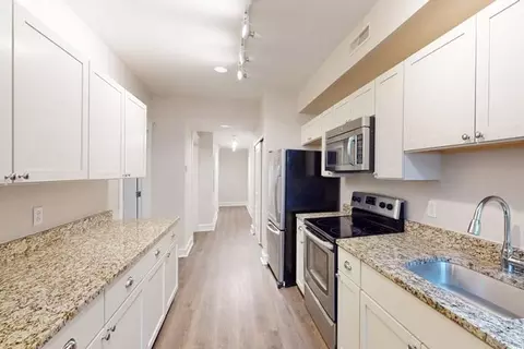 210 Maryland Plz, Saint Louis, MO 63108