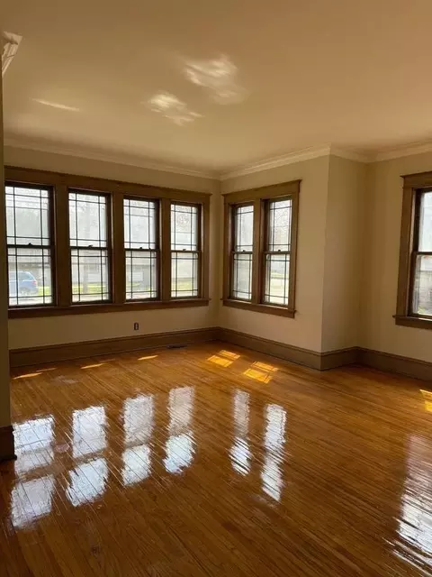 306 N Locust St, Aurora, IL 60506