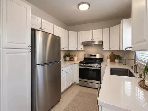 14315 Chandler Blvd, Los Angeles, CA 91401