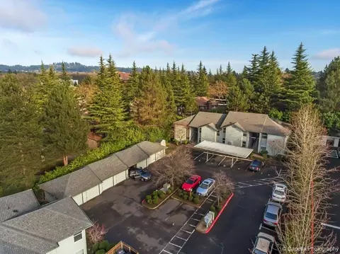 15370 Bangy Rd, Lake Oswego, OR 97035