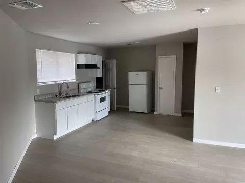 715 New Laredo Hwy, San Antonio, TX 78211
