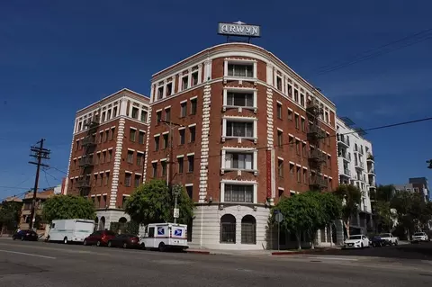 3835 W 8th St, Los Angeles, CA 90005