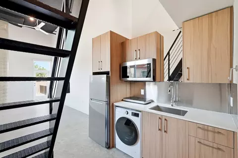 2735 E 6th St, Los Angeles, CA 90023