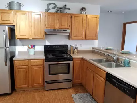 806 Riverwalk Dr, Waukesha, WI 53188
