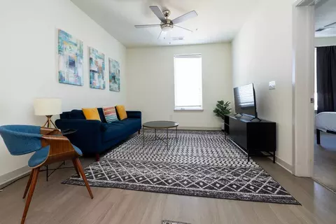 E Main St, Louisville, KY 40202