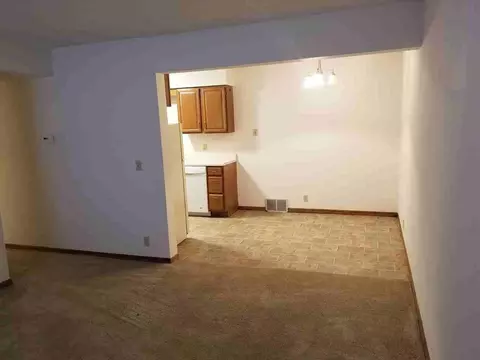 Arbor Cir, Omaha, NE 68106