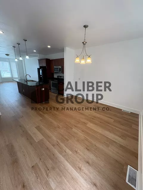 301 E 3rd St, Waterloo, IA 50703 photo 9