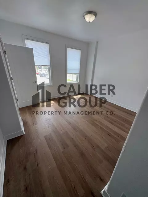 301 E 3rd St, Waterloo, IA 50703 photo 2