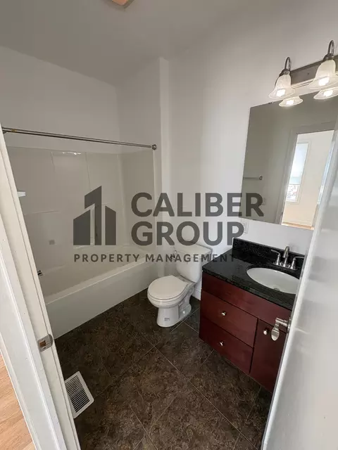 301 E 3rd St, Waterloo, IA 50703