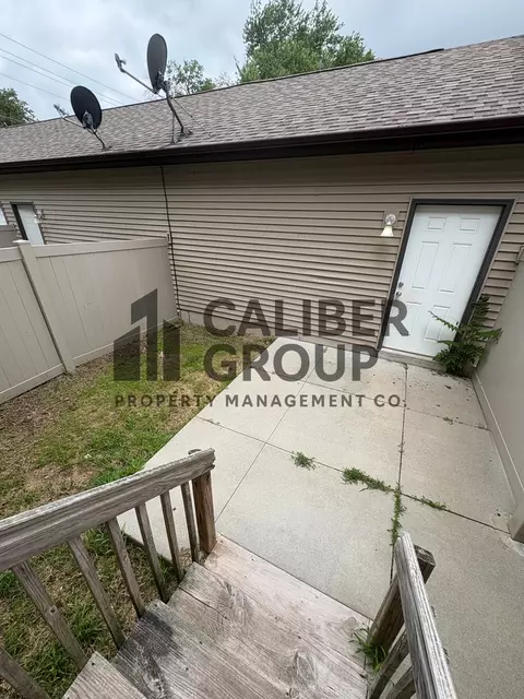 301 E 3rd St, Waterloo, IA 50703 photo 8