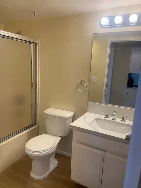 14309 Sylvan St, Van Nuys, CA 91401 photo 2