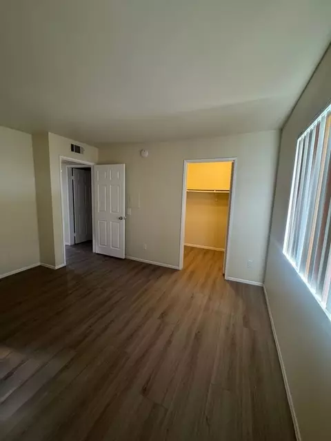14309 Sylvan St, Van Nuys, CA 91401 photo 4