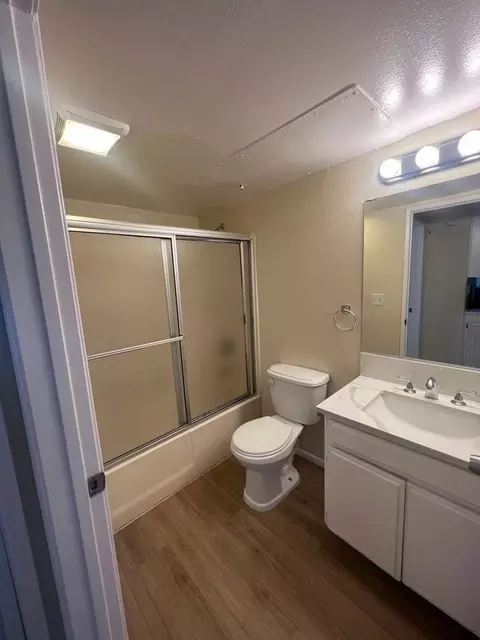 14309 Sylvan St, Van Nuys, CA 91401 photo 3
