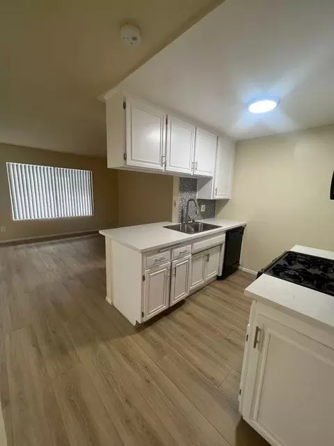 14309 Sylvan St, Van Nuys, CA 91401 photo 4