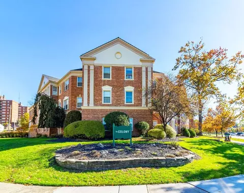 2809 Van Aken Blvd, Cleveland, OH 44120