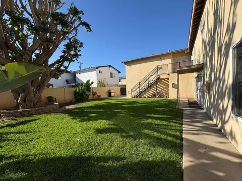 998 El Camino Dr, Costa Mesa, CA 92626