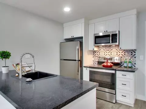 41 Moss Ave, Oakland, CA 94610