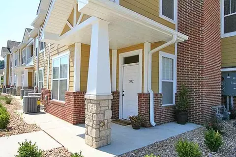 2867 Walden Blvd, Cape Girardeau, MO 63701
