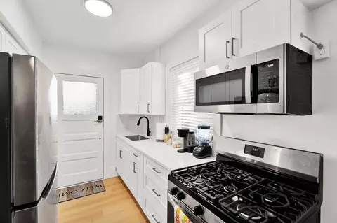 1032 Vaughn St, Ann Arbor, MI 48104
