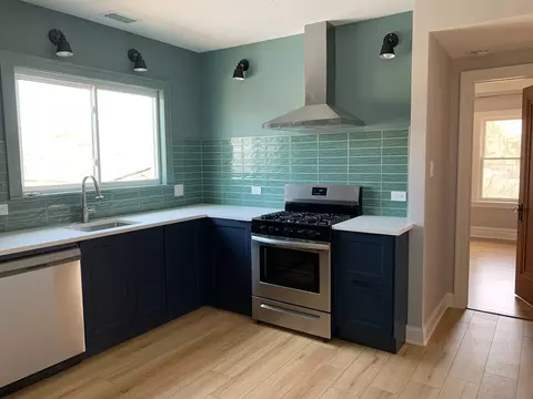 4906 W Cornelia Ave, Chicago, IL 60641