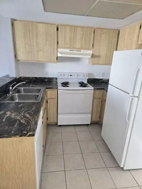 4009 SE 11th Ave, Cape Coral, FL 33904