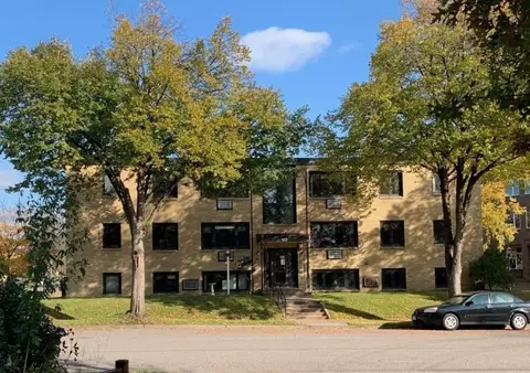 658 Greenbrier St, Saint Paul, MN 55106