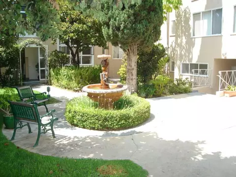 11707 W Sunset Blvd, Los Angeles, CA 90049
