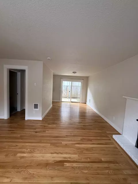 10317 NE Hoyt St, Portland, OR 97220