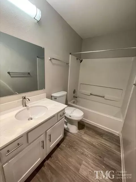 805 NE Kane Dr, Gresham, OR 97030 photo 9