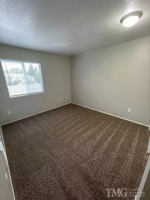 805 NE Kane Dr, Gresham, OR 97030 photo 11