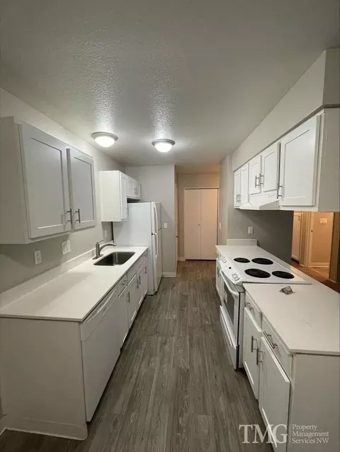 805 NE Kane Dr, Gresham, OR 97030 photo 4