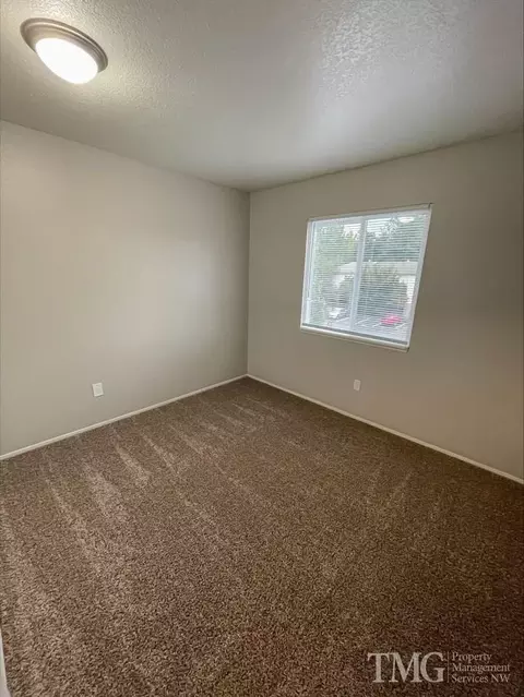 805 NE Kane Dr, Gresham, OR 97030 photo 8